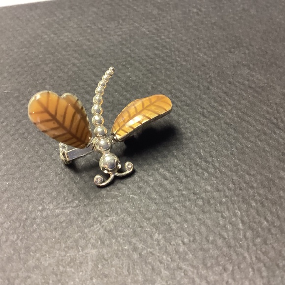 Trembler  BUG. BROOCH.  SO. cute his little wings flipped back-and-forth - Picture 2 of 5